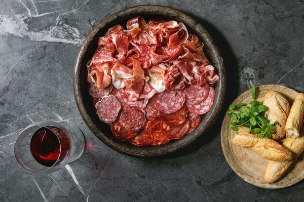 Comment assortir des vêtements en lin pour un look estival chic ?