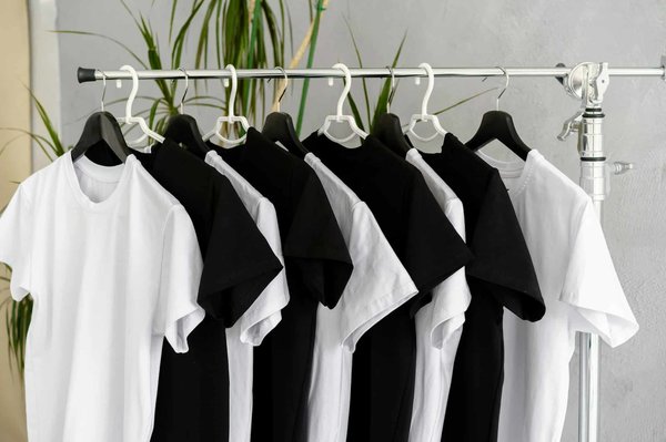 Personnalisation à portée de main : la montée en puissance du t-shirt customisé