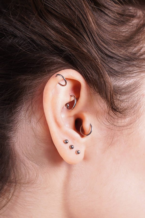 Rook piercing : un guide complet avant de vous lancer