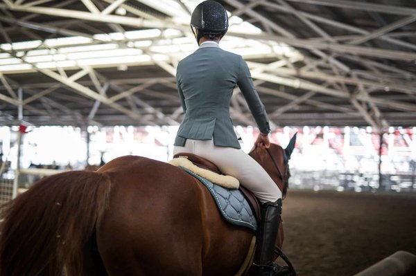 Pourquoi choisir Askara, spécialiste de la sécurité du cavalier ?